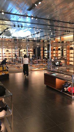 prada outlet 52025 montevarchi ar|prada space outlet.